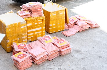 Quảng Ninh: Tiêu hủy 200kg xúc xích không rõ nguồn gốc
